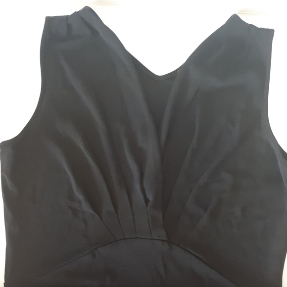 V-neck Sleeveless Dress - Picture 9 of 11